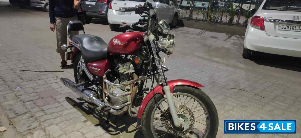 Red Royal Enfield Thunderbird 350