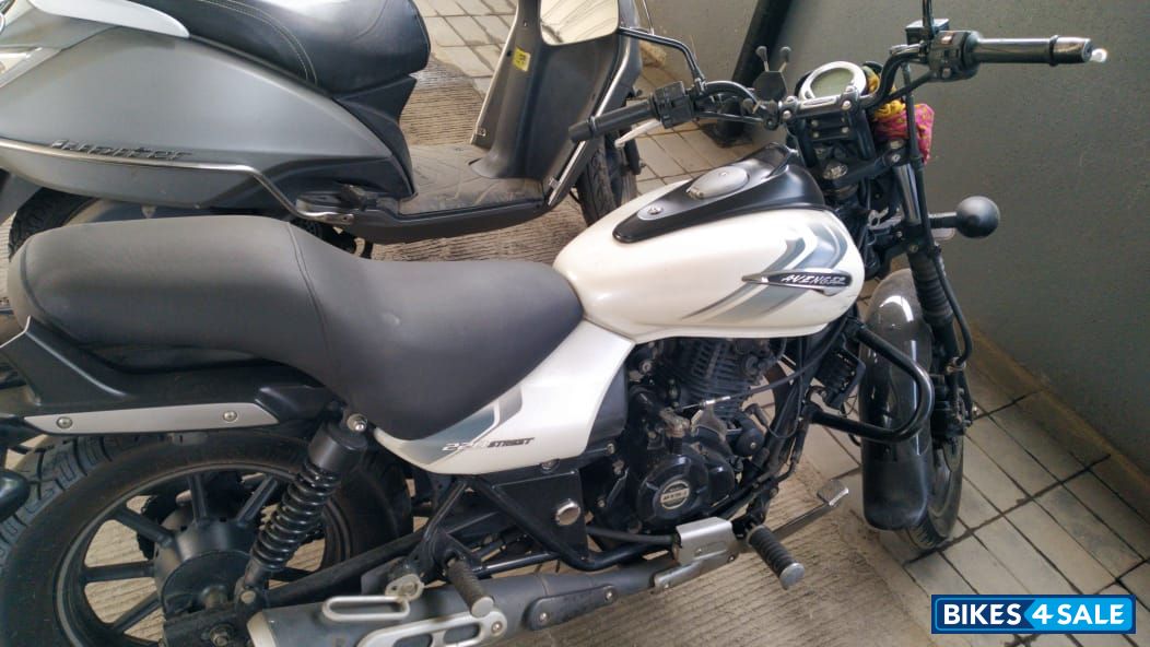 Bajaj Avenger Street 220