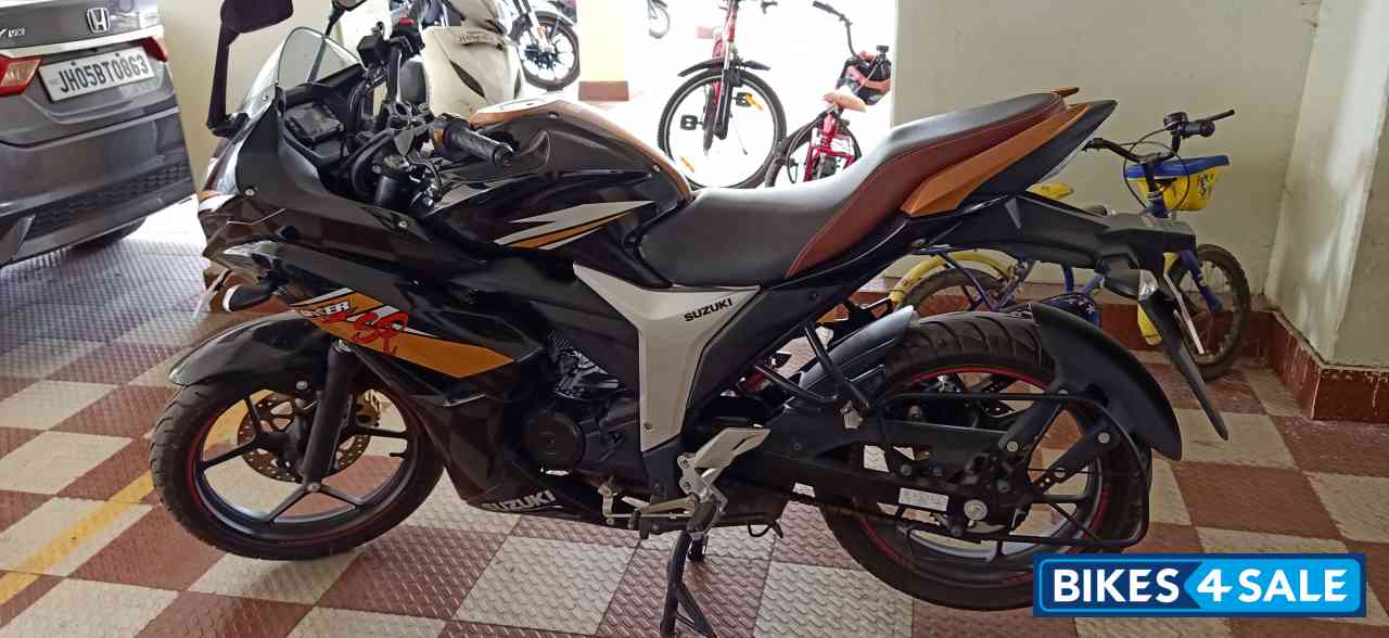 Suzuki Gixxer SF Fi