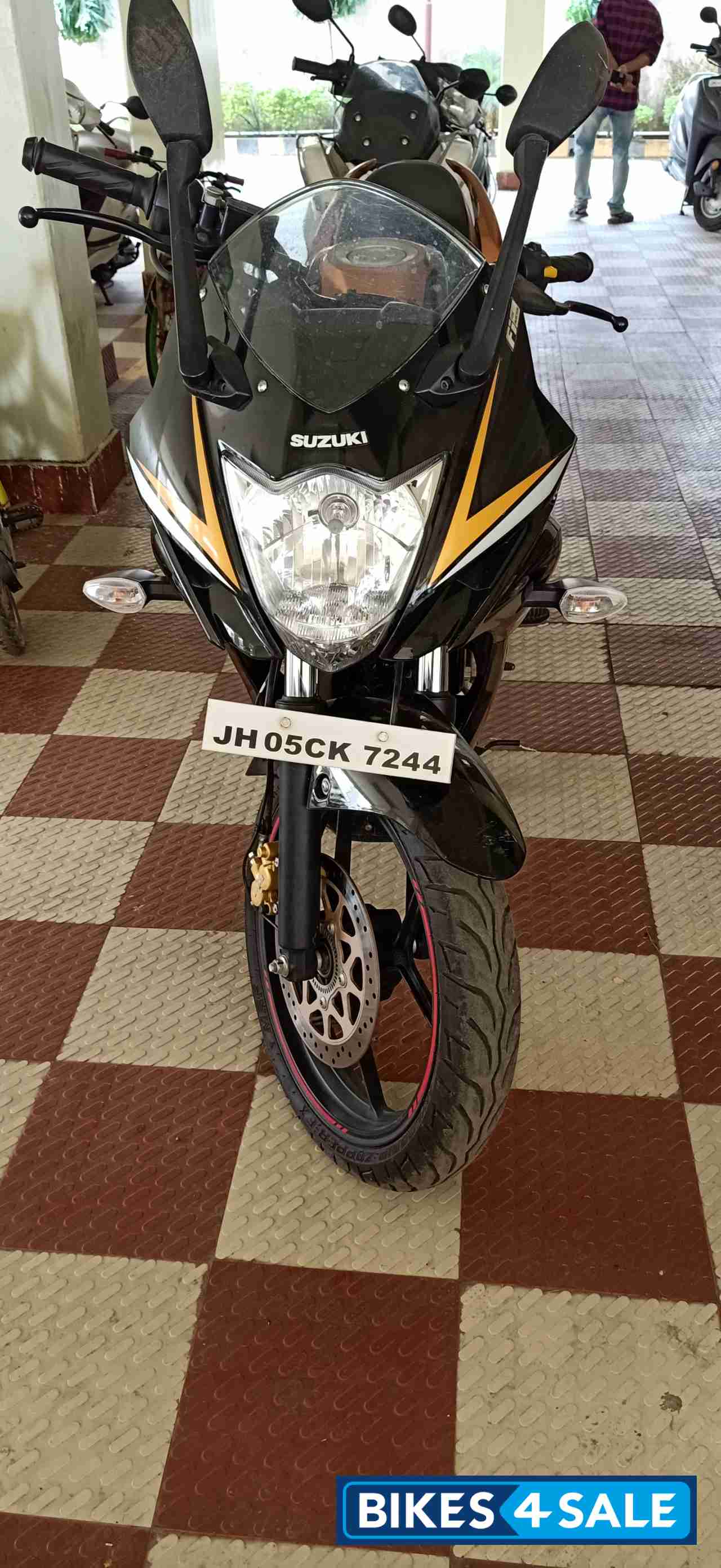 Suzuki Gixxer SF Fi
