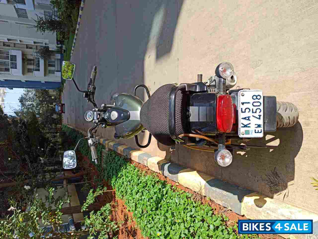 Green Bajaj Avenger Street 220