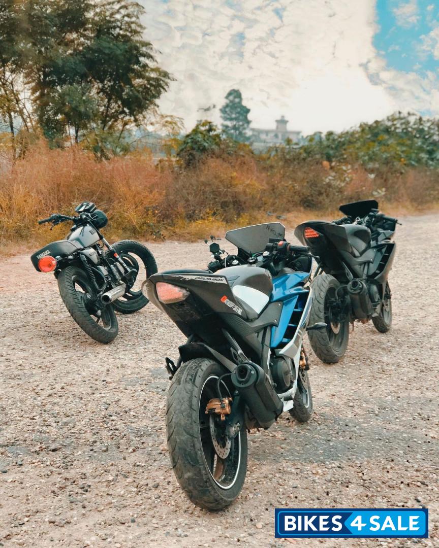 Golden Yamaha YZF R15 V2