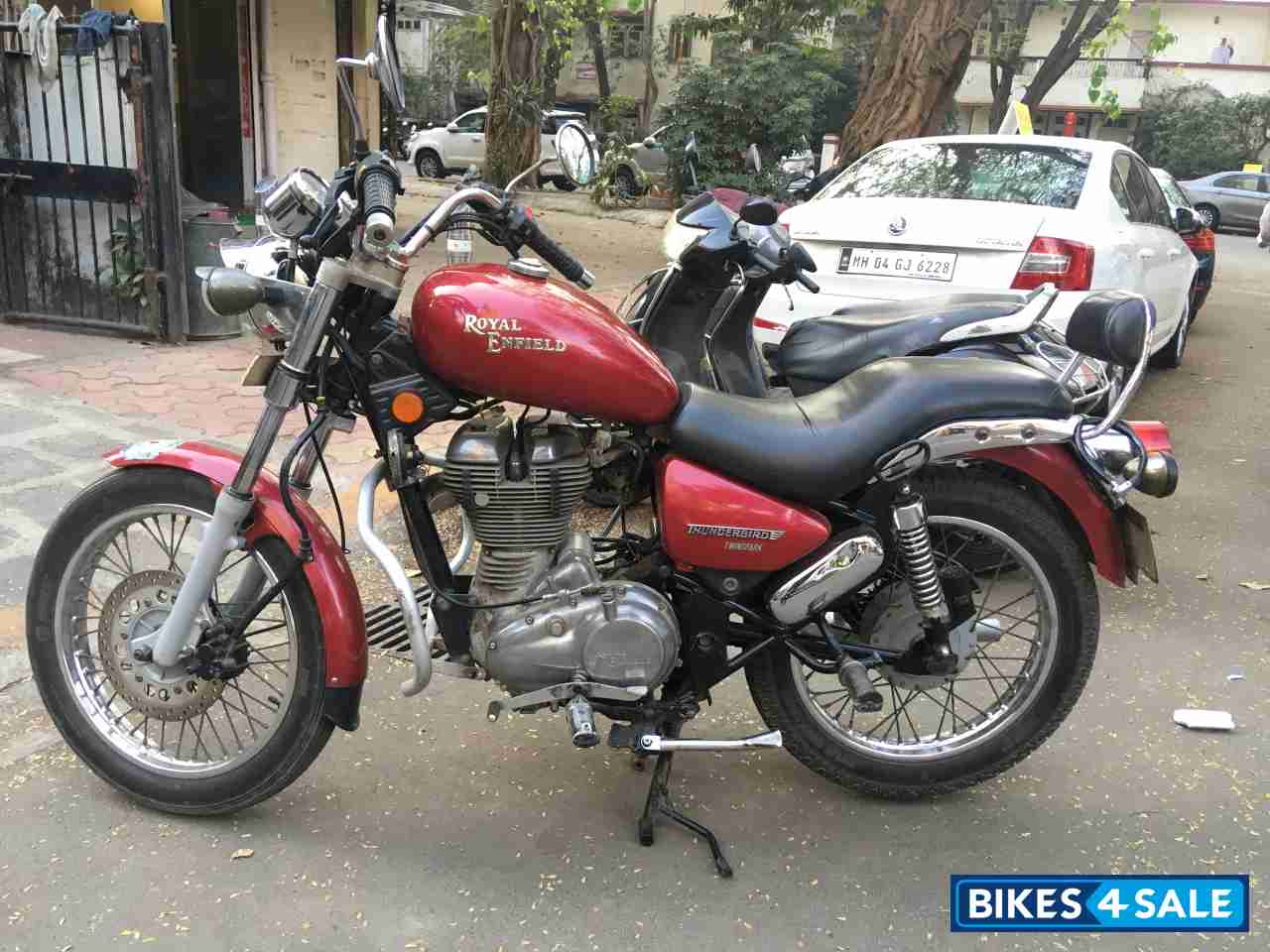 Red Royal Enfield Thunderbird TwinSpark 350