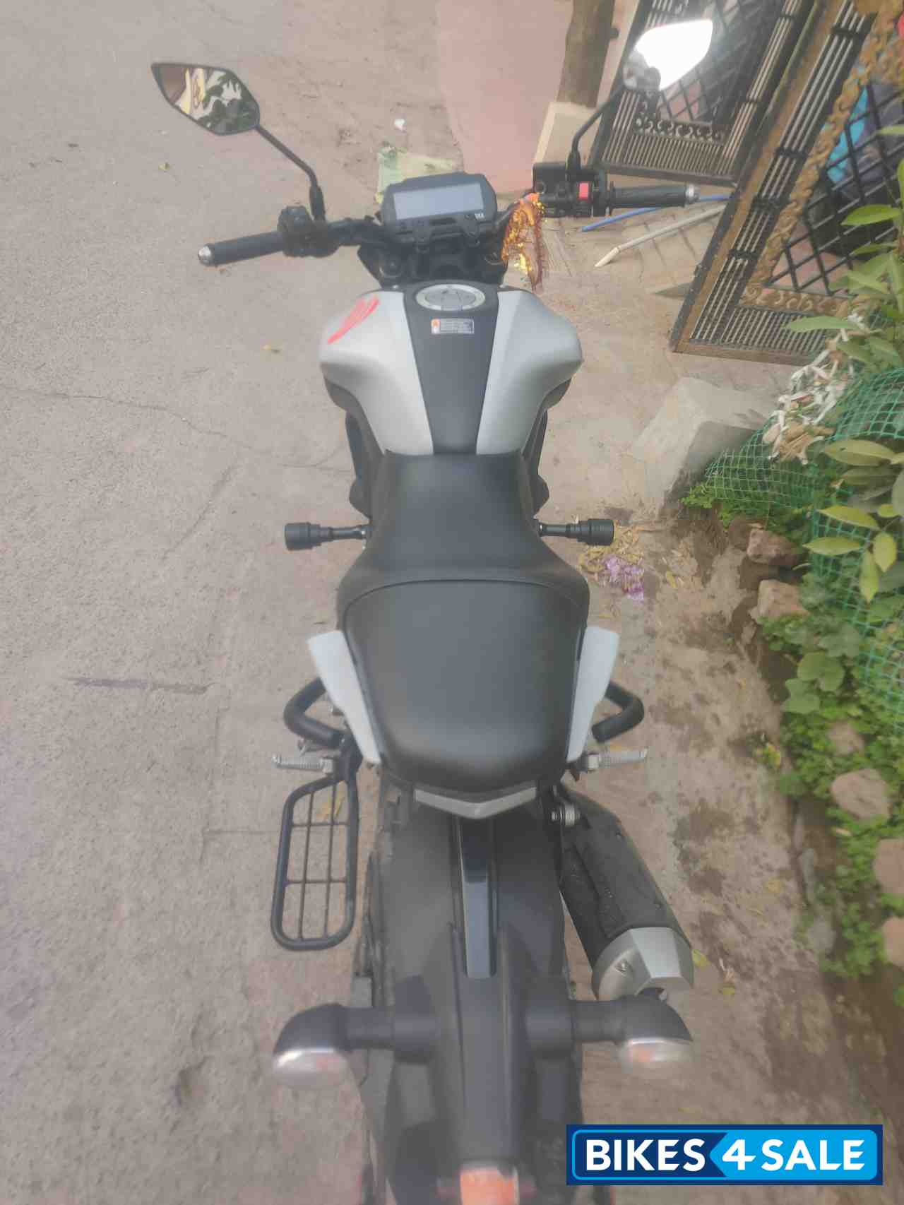 White Orange(iceflu Vermillion Yamaha MT-15 BS6