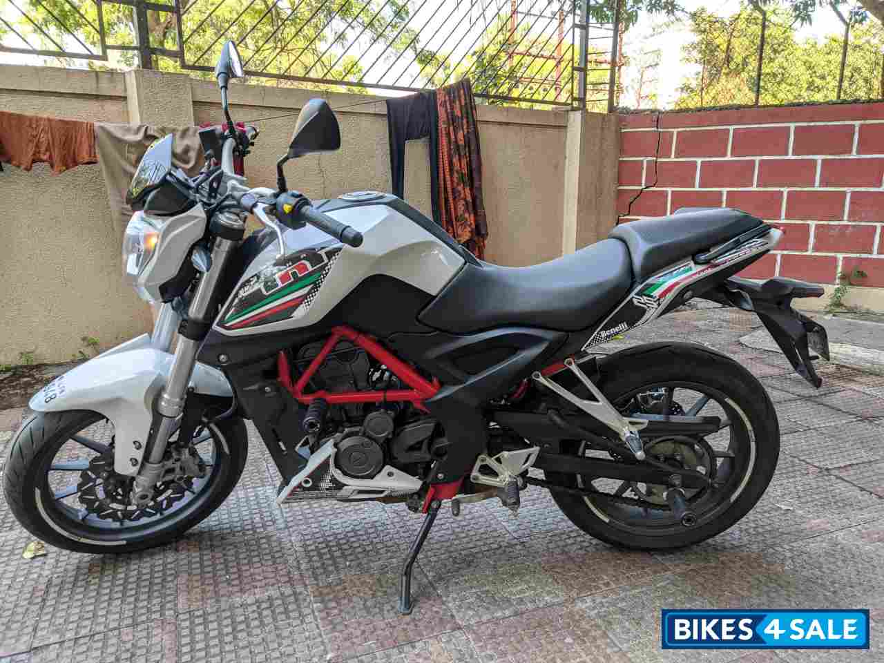 White Benelli TNT 25