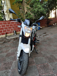 White Benelli TNT 25