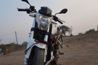 White Benelli TNT 25