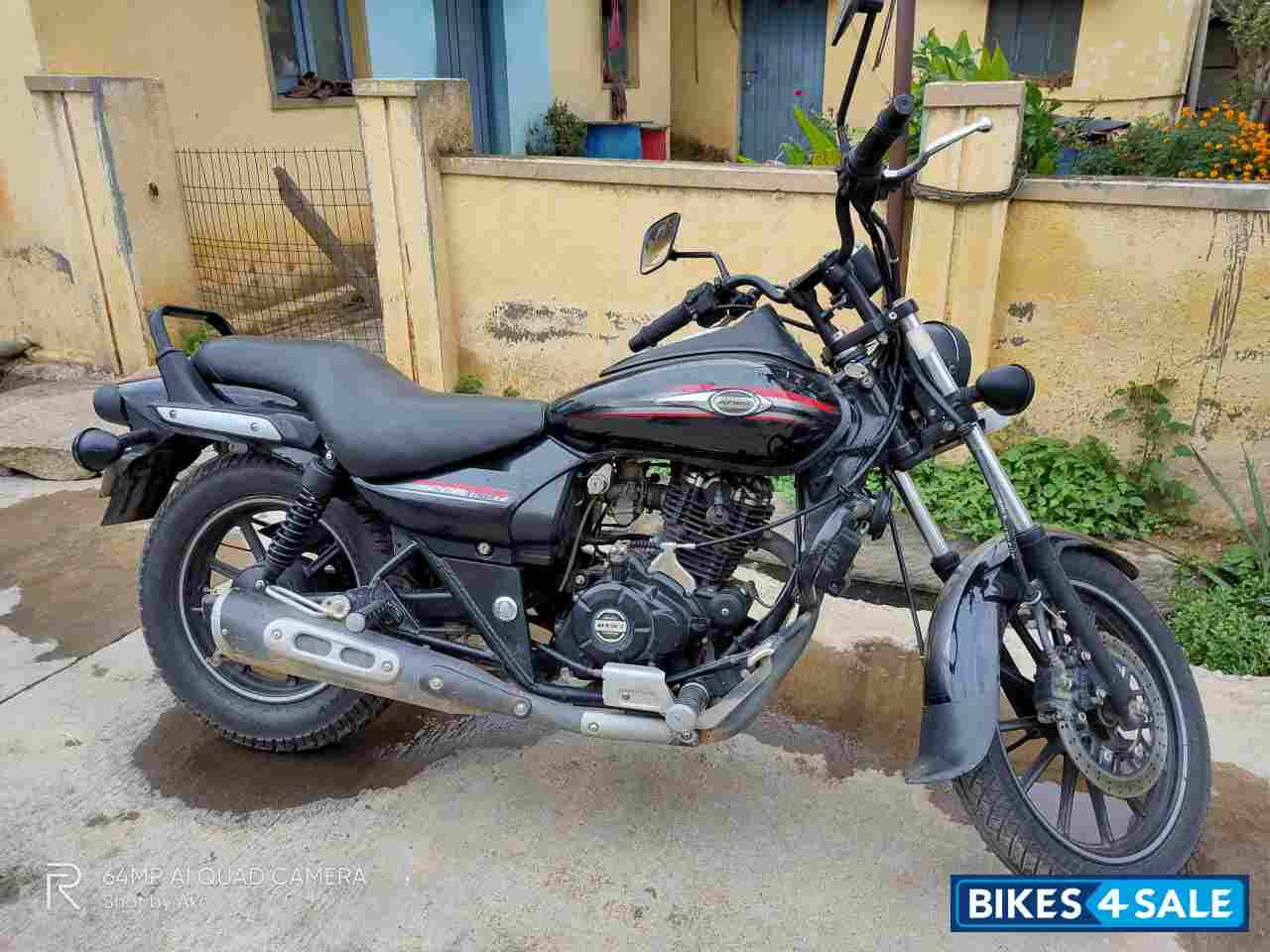 Black Bajaj Avenger Street 220 Black Bajaj Avenger Street 220