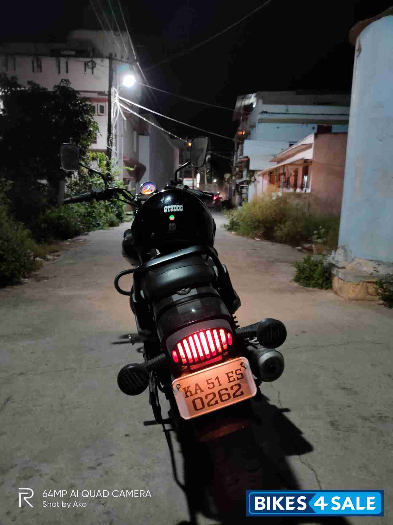 Black Bajaj Avenger Street 220 Black Bajaj Avenger Street 220