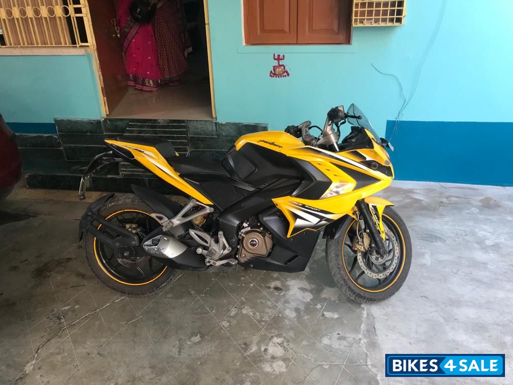 Bajaj Pulsar RS 200 ABS