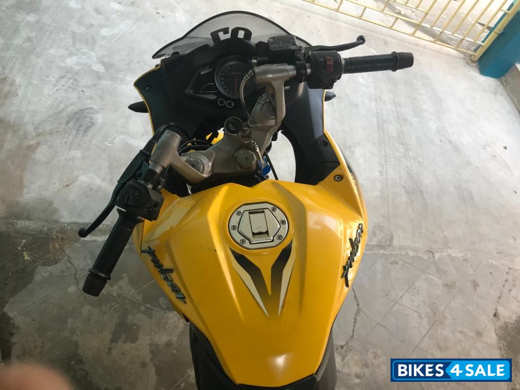 Bajaj Pulsar RS 200 ABS