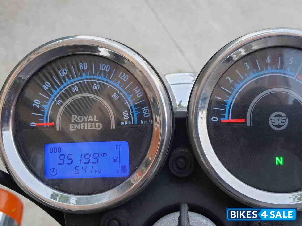 Lightning (black) Royal Enfield Thunderbird 350