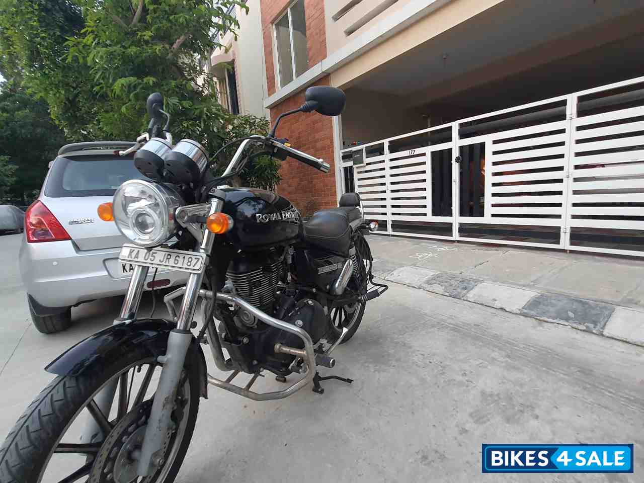 Lightning (black) Royal Enfield Thunderbird 350 Lightning (black) Royal Enfield Thunderbird 350