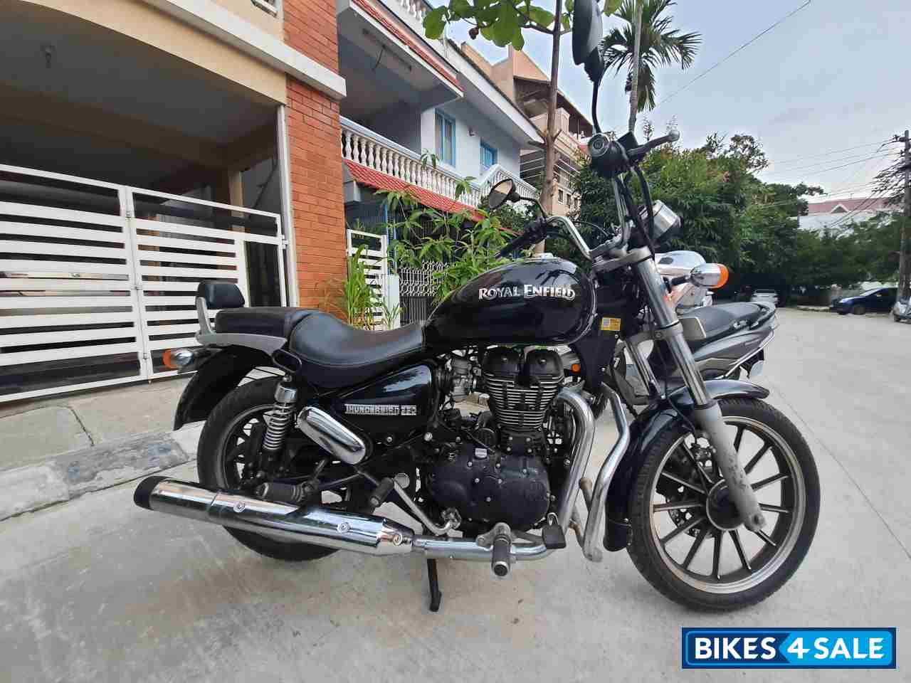 Lightning (black) Royal Enfield Thunderbird 350 Lightning (black) Royal Enfield Thunderbird 350