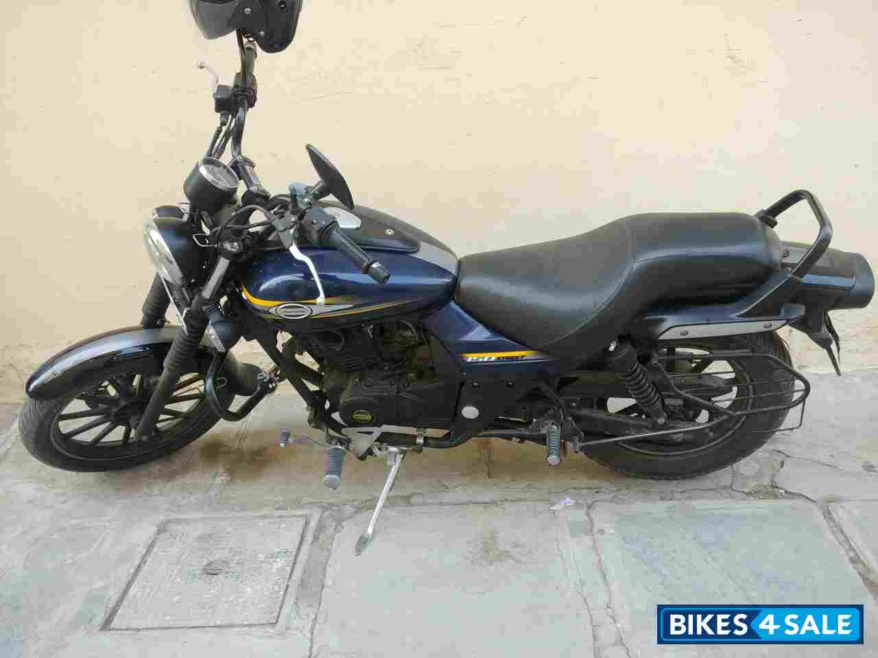 Blue Bajaj Avenger Street 150