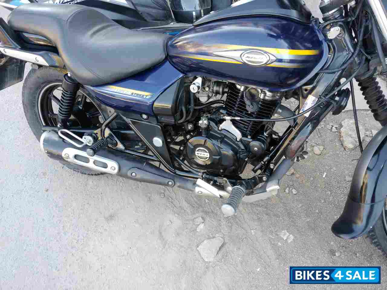 Blue Bajaj Avenger Street 150