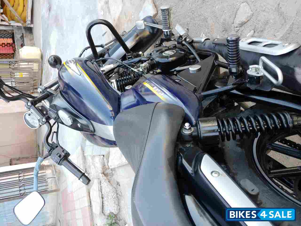 Blue Bajaj Avenger Street 150