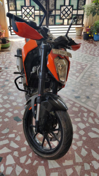 Orange KTM Duke 250