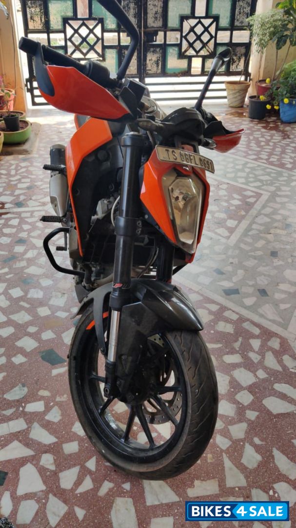 Orange KTM Duke 250