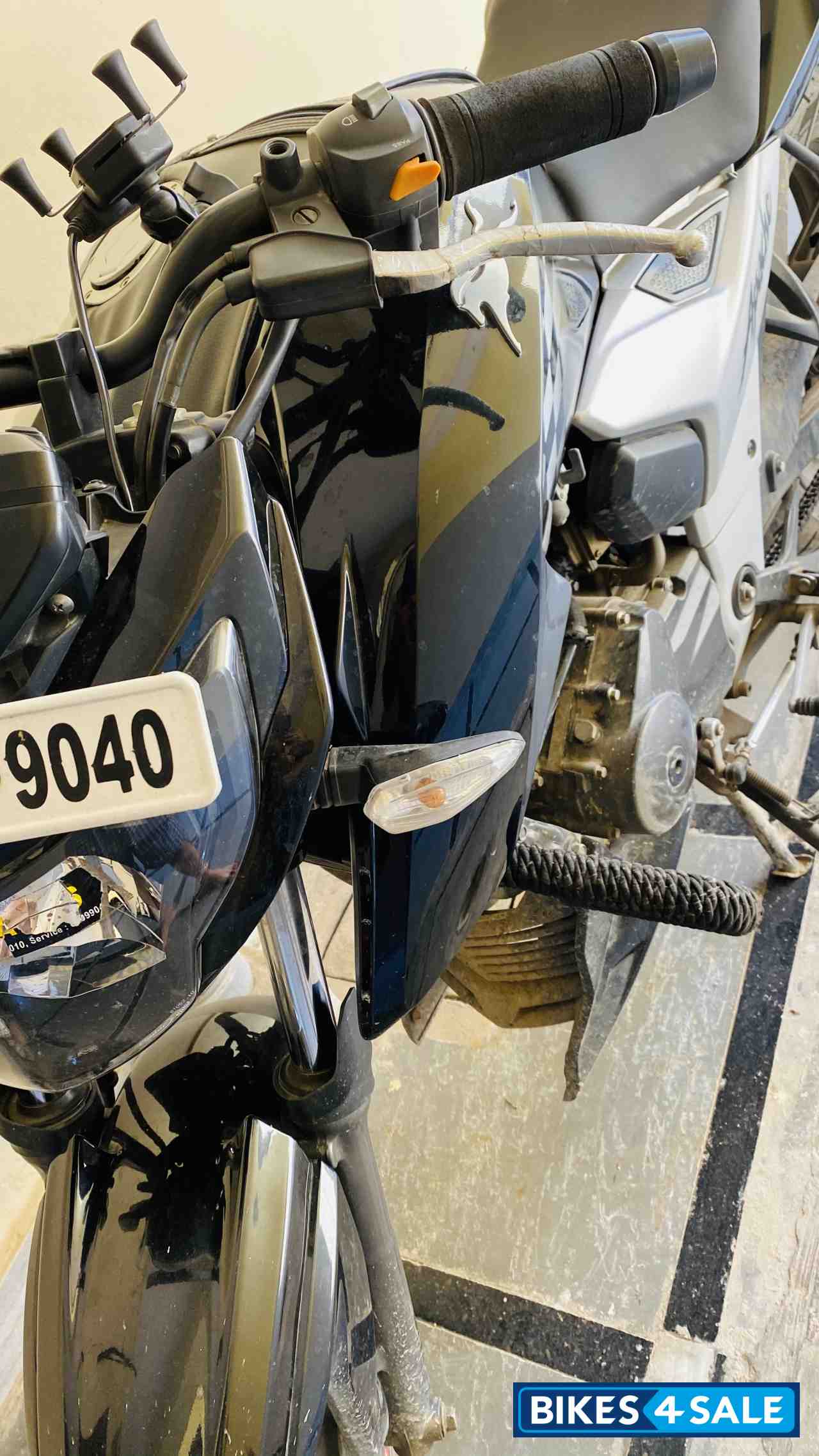 Black TVS Apache RTR 160 4V