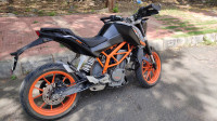 Black KTM Duke 390