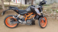 Black KTM Duke 390