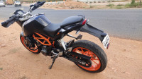 Black KTM Duke 390