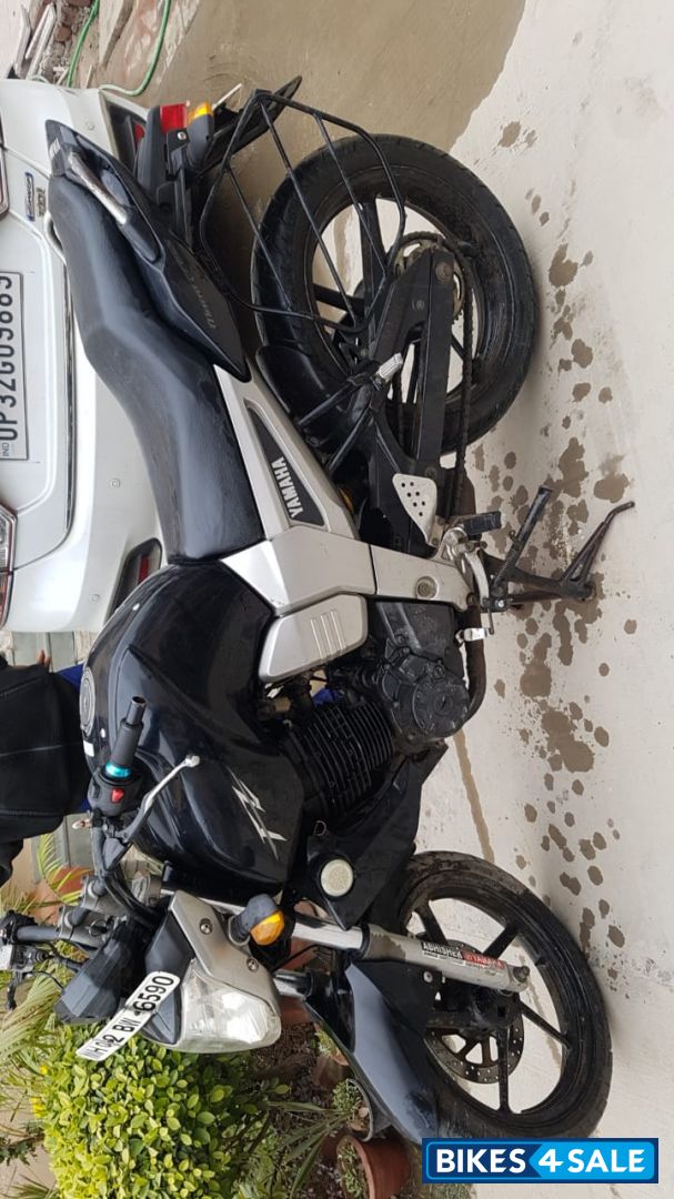 Black Yamaha FZ16