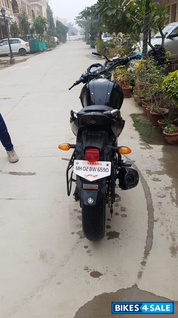 Black Yamaha FZ16