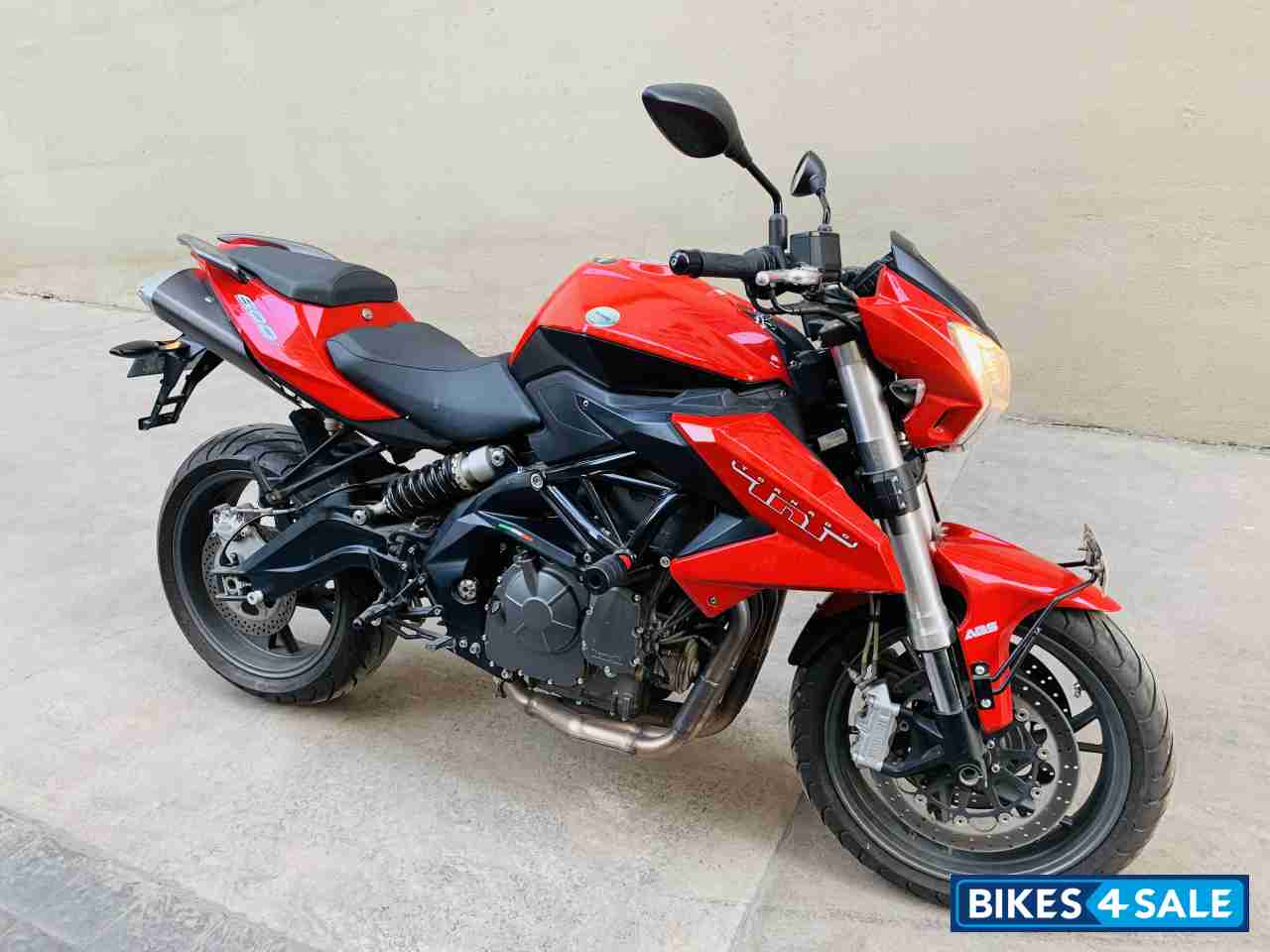 Red Benelli TNT 600 i
