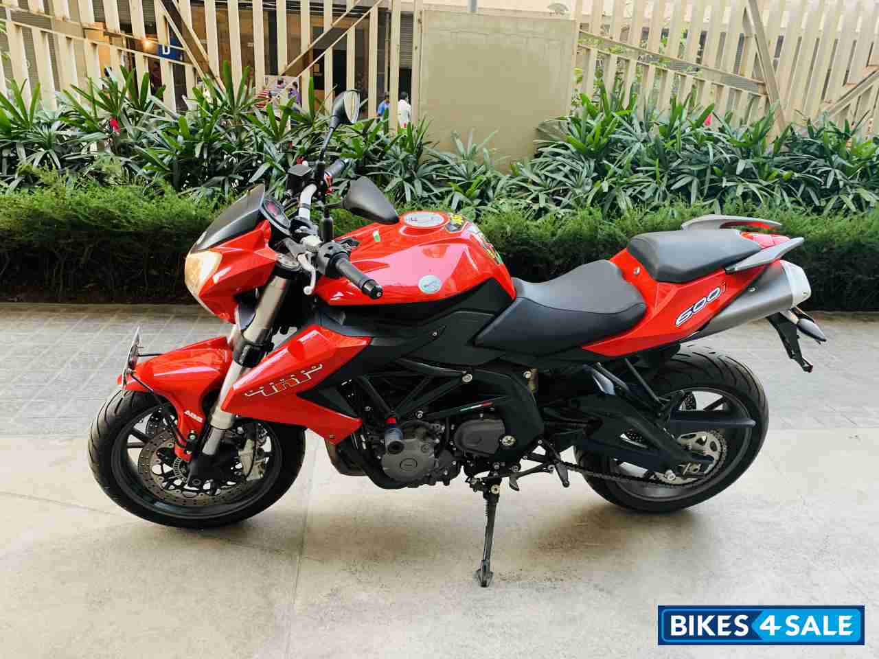 Red Benelli TNT 600 i