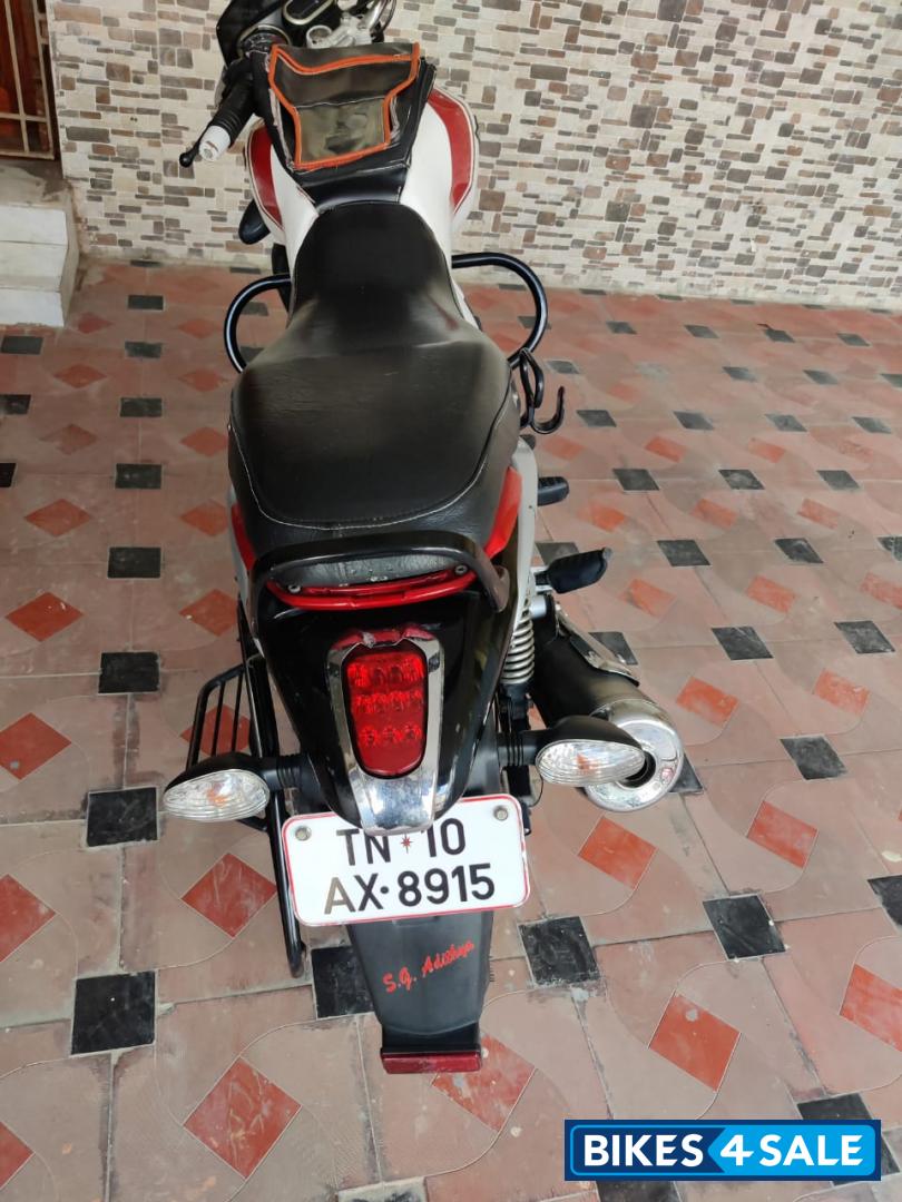 Bajaj V15