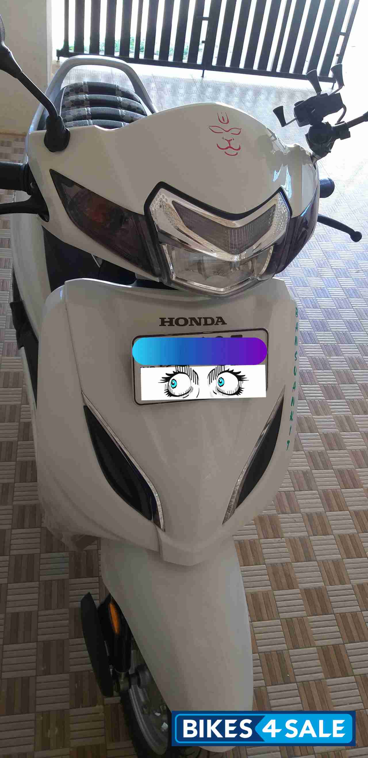 White Honda Activa 5G