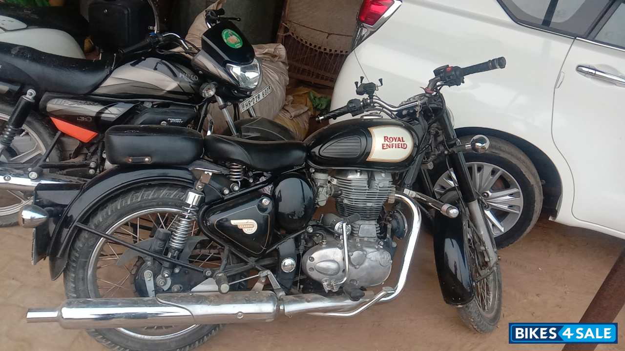 Black Royal Enfield Classic 350