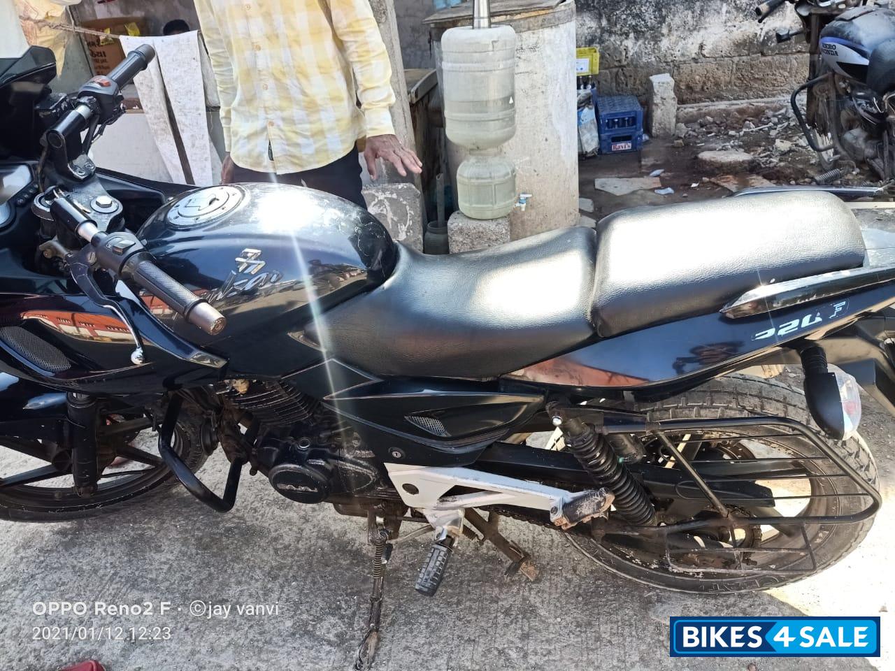 Bajaj Pulsar 220F