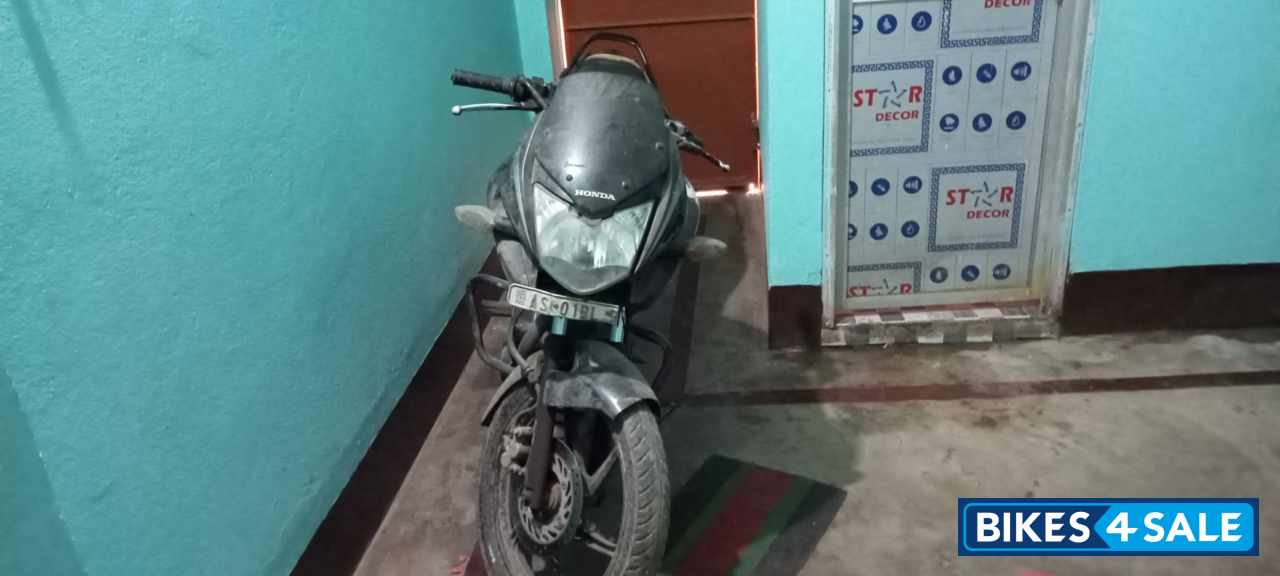 Black Honda CBF Stunner