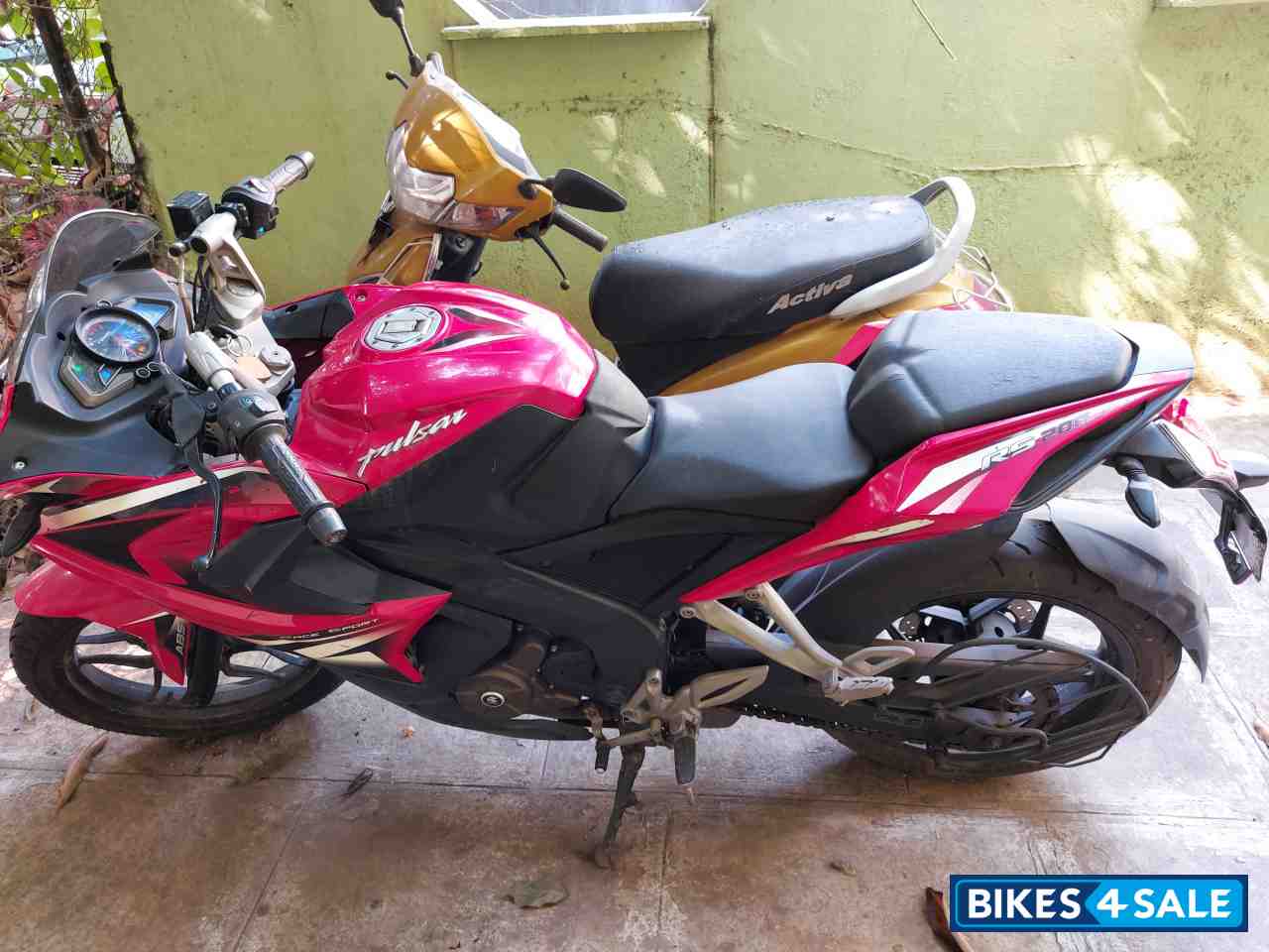 Bajaj Pulsar RS 200