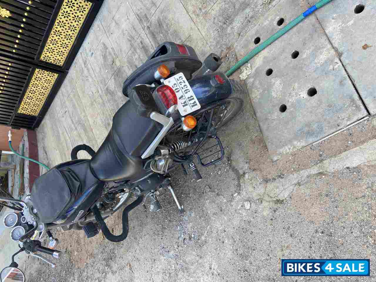 Blue Royal Enfield Thunderbird 350 Blue Royal Enfield Thunderbird 350