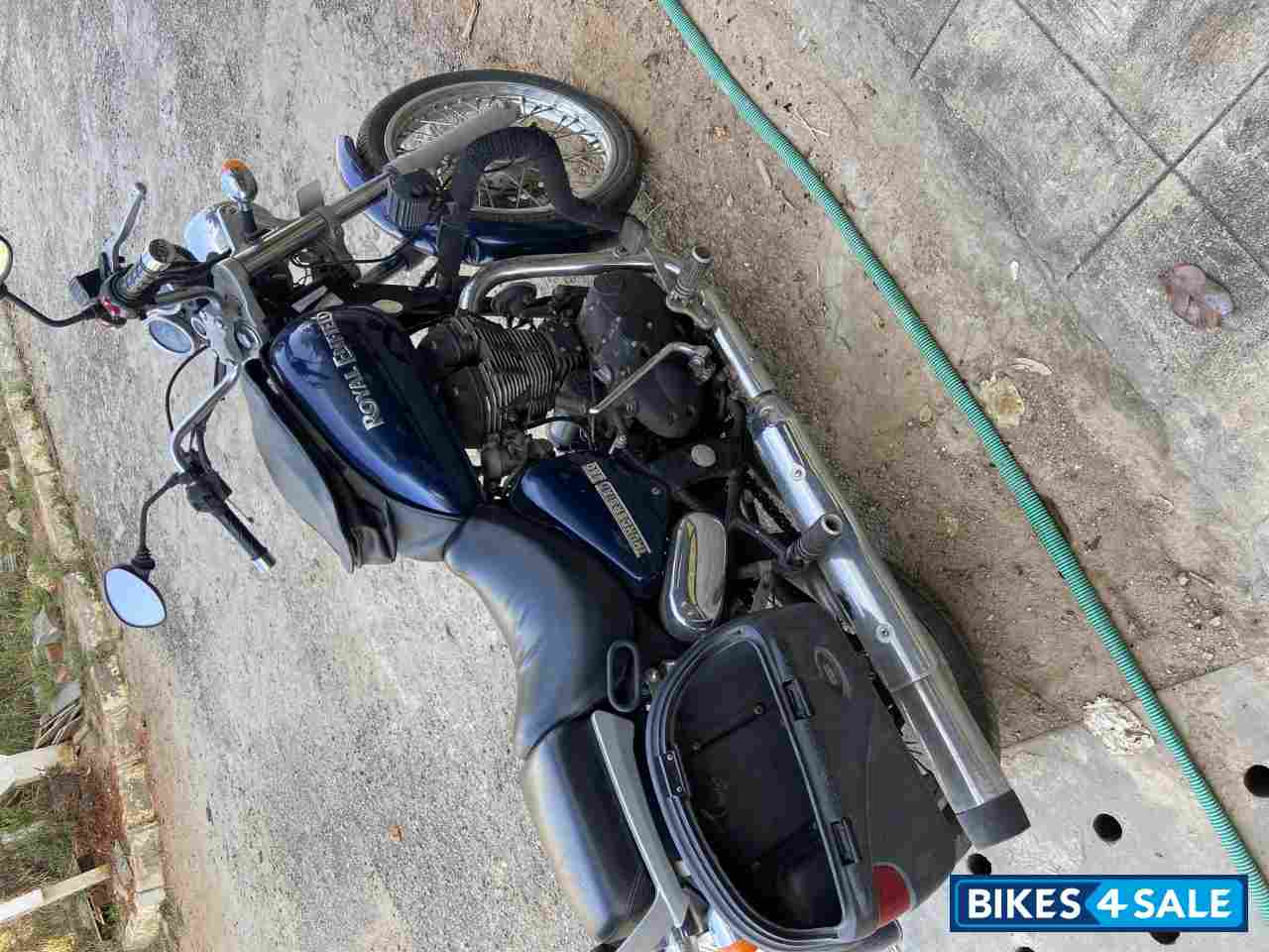 Blue Royal Enfield Thunderbird 350 Blue Royal Enfield Thunderbird 350