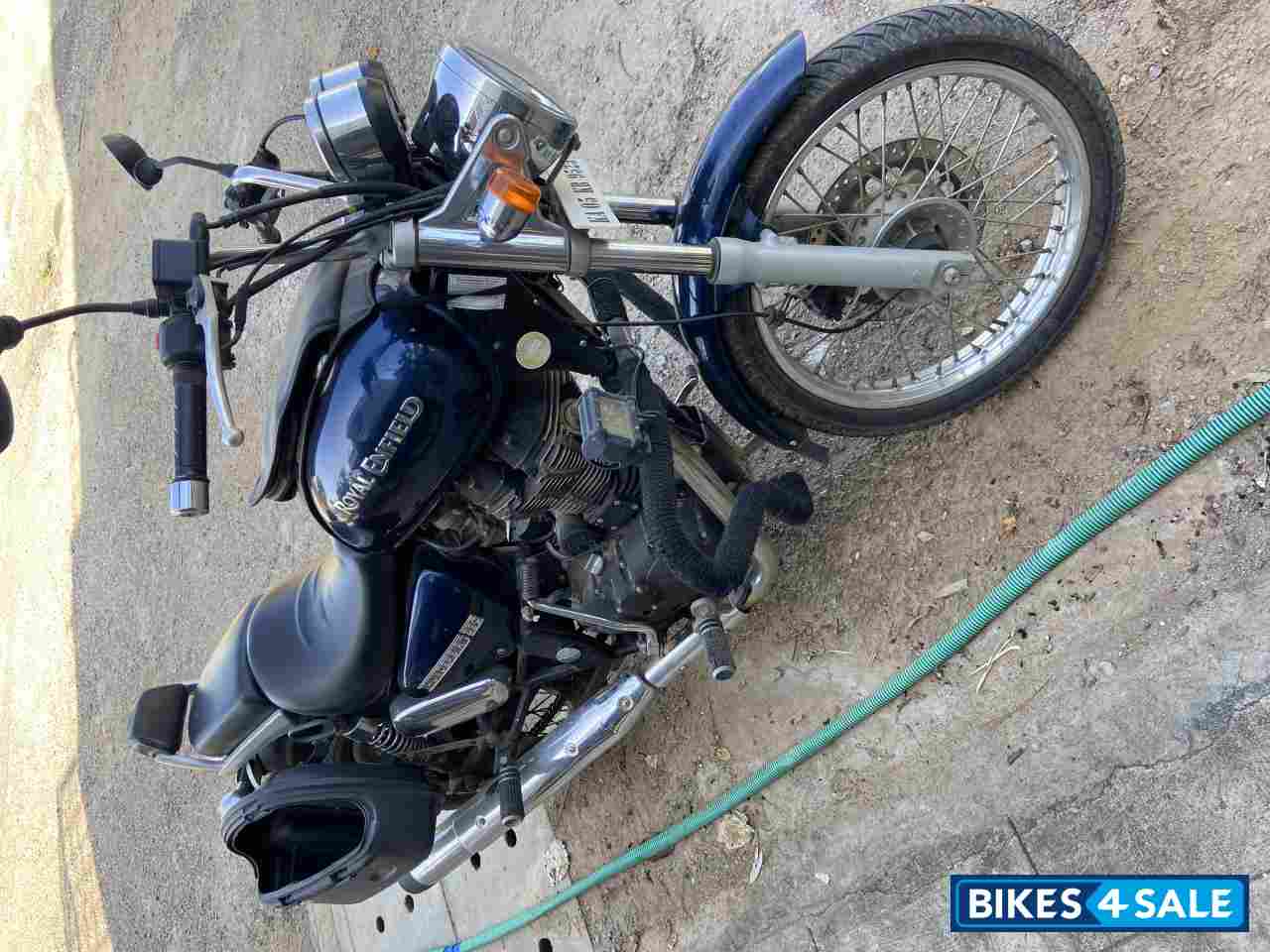 Blue Royal Enfield Thunderbird 350 Blue Royal Enfield Thunderbird 350