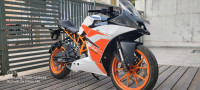 White & Orange KTM RC 200