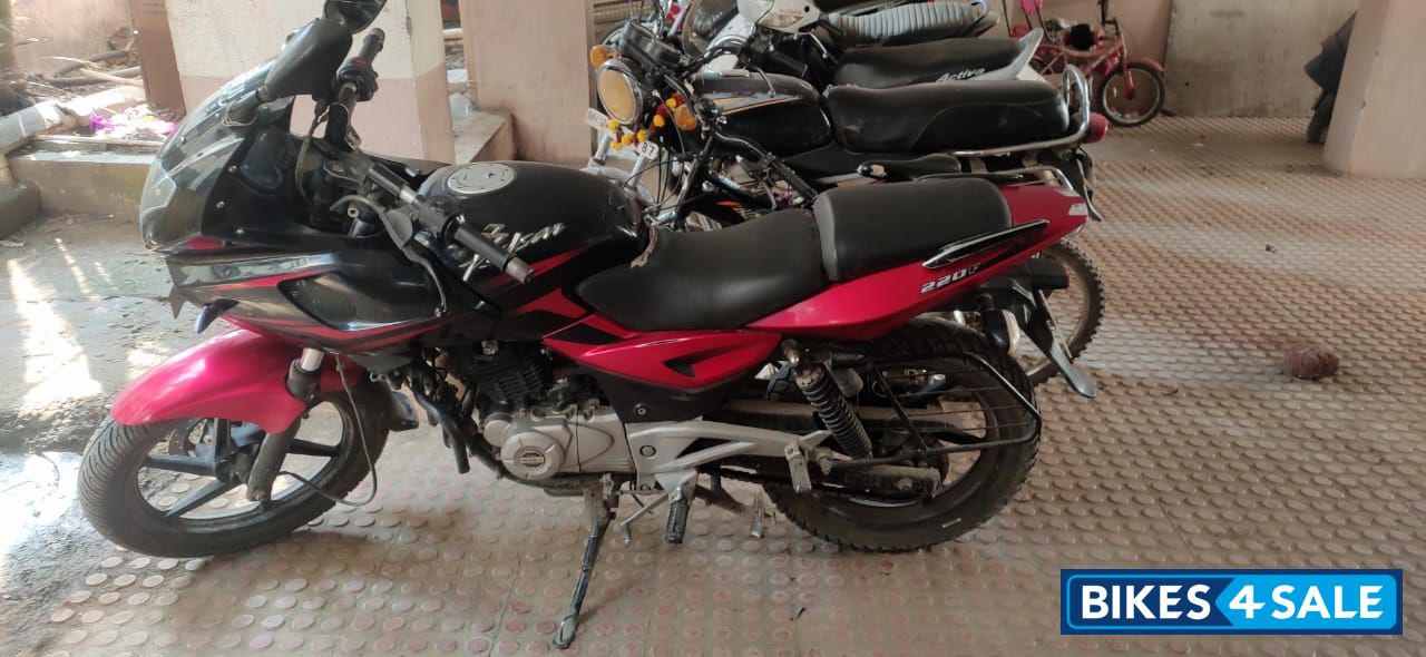 Bajaj Pulsar 220F