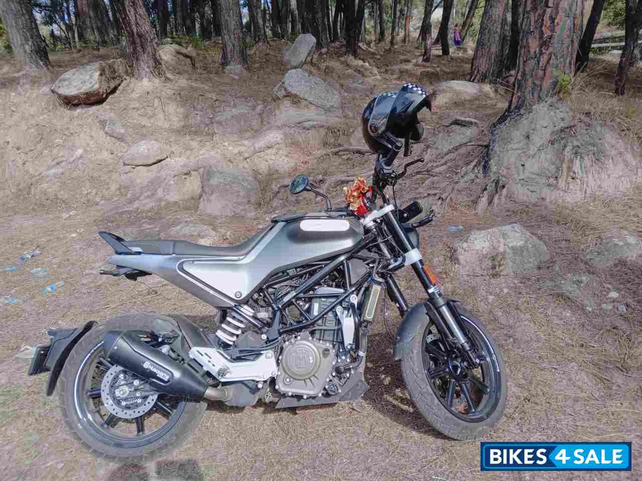 Black Husqvarna Svartpilen 250 2020