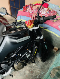 Black Husqvarna Svartpilen 250 2020