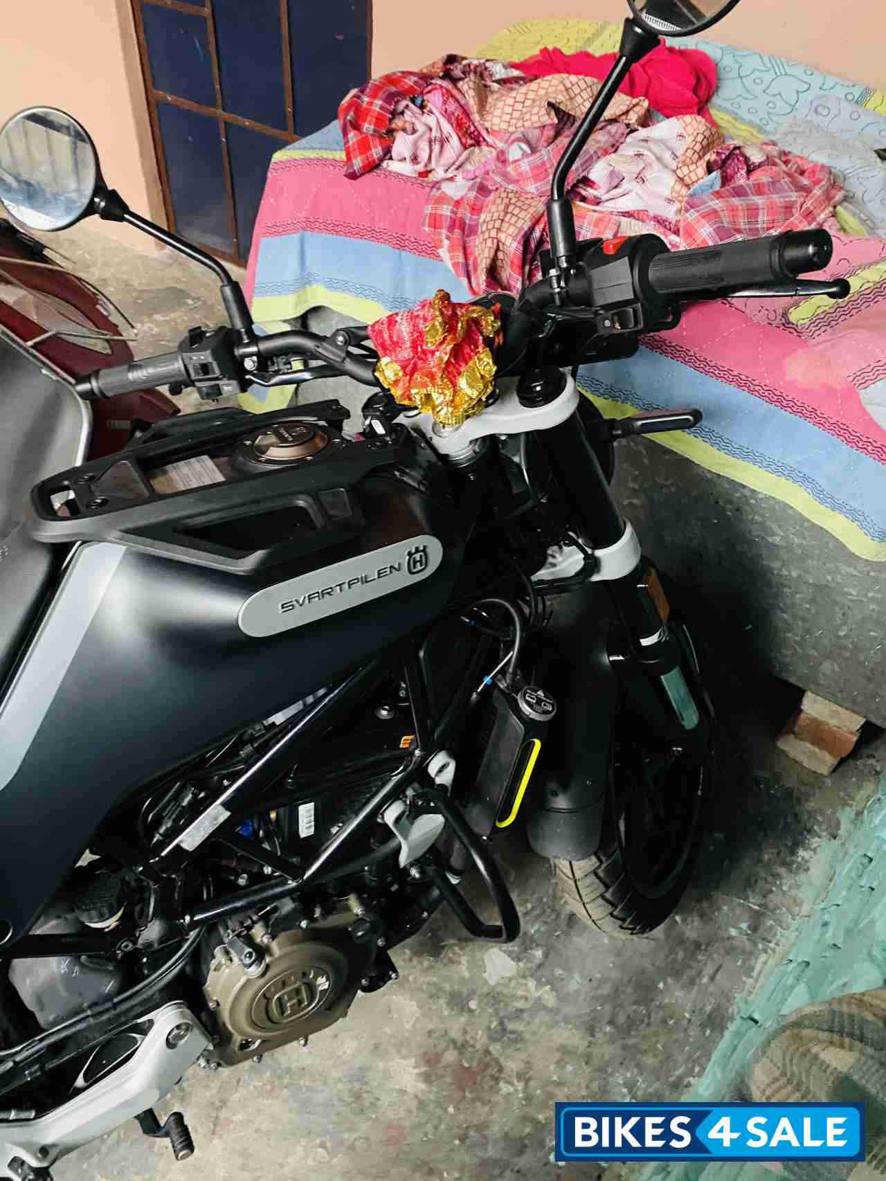 Black Husqvarna Svartpilen 250 2020