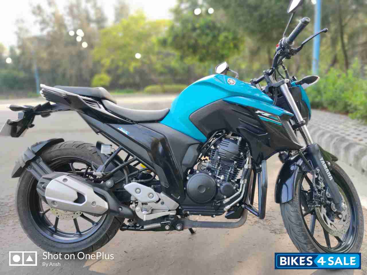 Cyan Yamaha FZS 25
