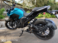 Cyan Yamaha FZS 25