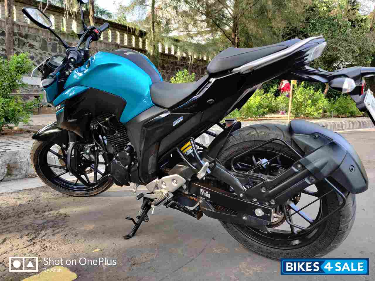 Cyan Yamaha FZS 25 Cyan Yamaha FZS 25