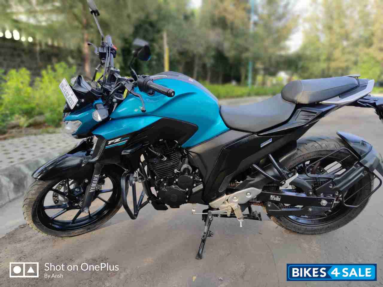 Cyan Yamaha FZS 25 Cyan Yamaha FZS 25