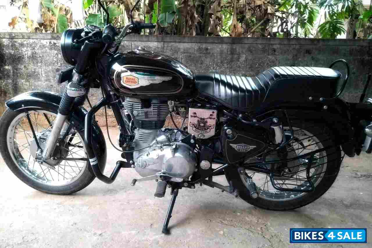 Black Royal Enfield Bullet Standard 350
